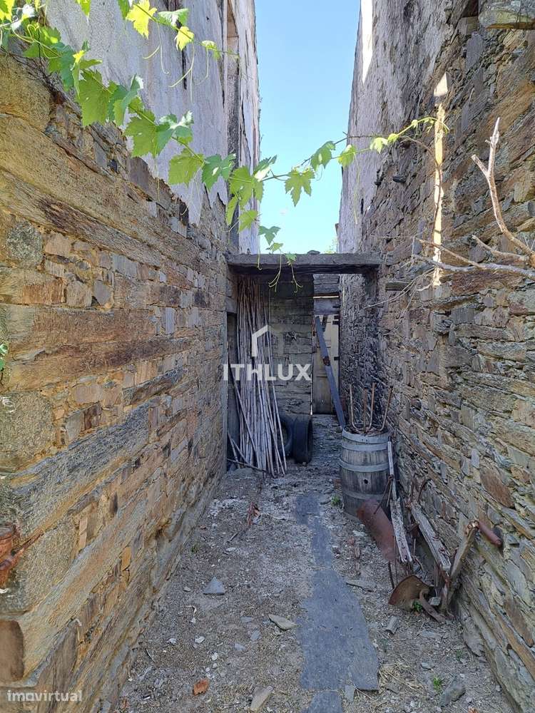 Casa em Ruína para Reconstrução com Projeto Aprovado para AL – Vila N - Grande imagem: 3/6