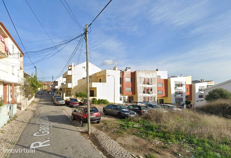 Terreno Urbano na Rua Gago Coutinho em Casal de Cambra - Grande imagem: 2/2