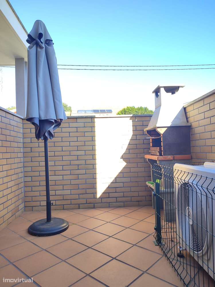 Moradia T4 (2 suites),cond. fechado, piscina, campo de jogos e ginásio-10