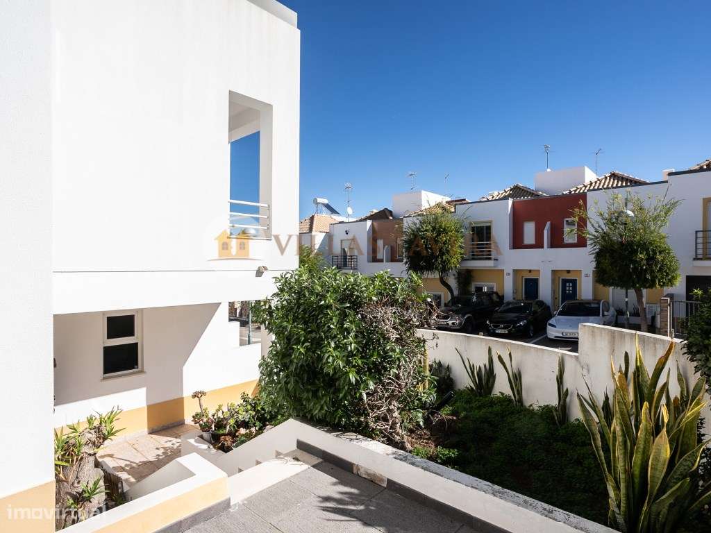 Moradia T4 - Com Vista Mar e Cidade - Topo- Urbanização Miramar-10