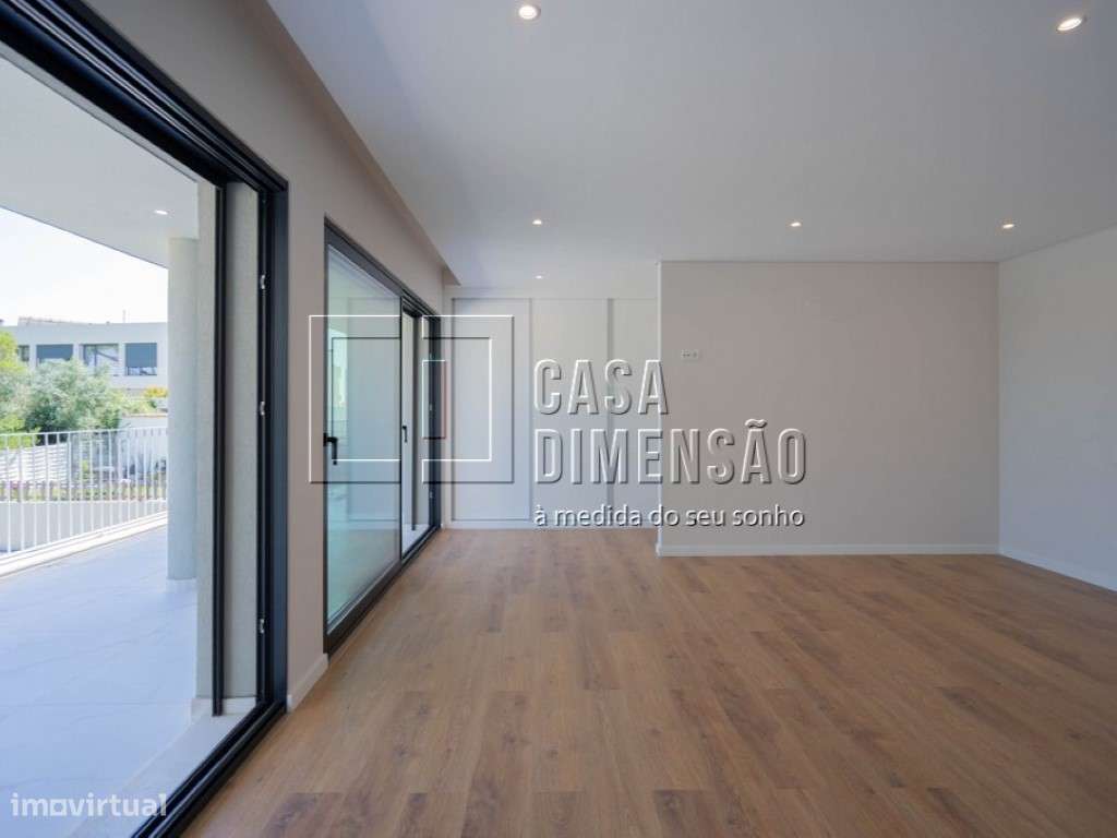 Moradia de Arquitectura Moderna de tipologia T3+1 em Oeiras com Pis...-36