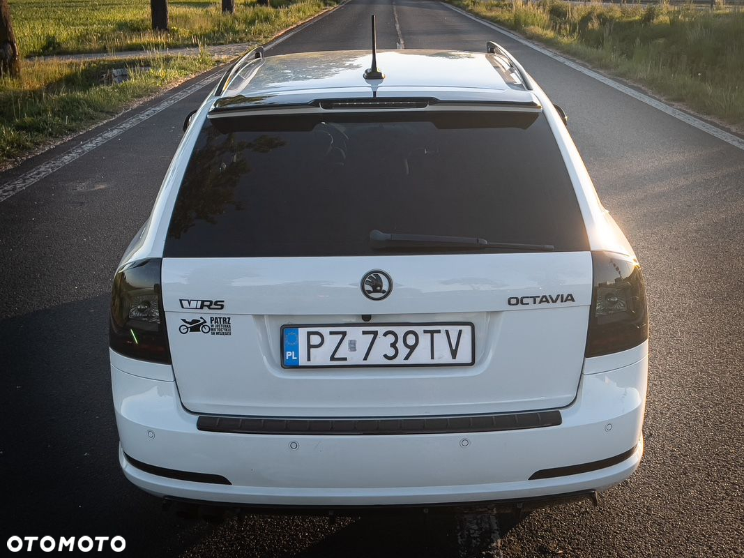 Skoda Octavia Combi 2.0 TSI DSG RS - 2