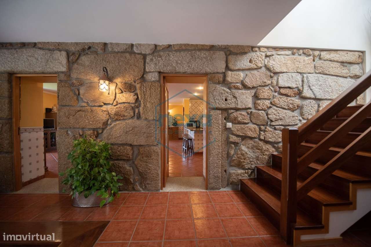 Moradia inserida em Quinta-6