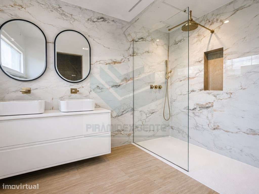 Moradia Totalmente Remodelada, Terraço, Garagem, Lavandaria-19