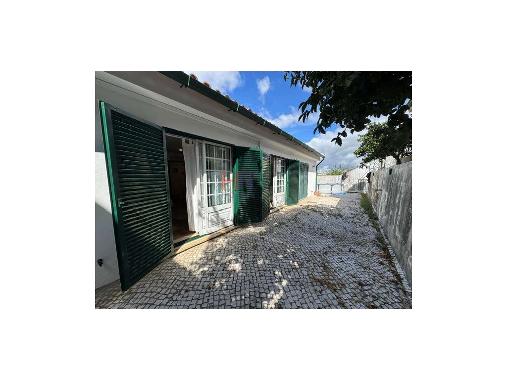 Vende-se Moradia Isolada M4+1 com garagem e jardim.-33