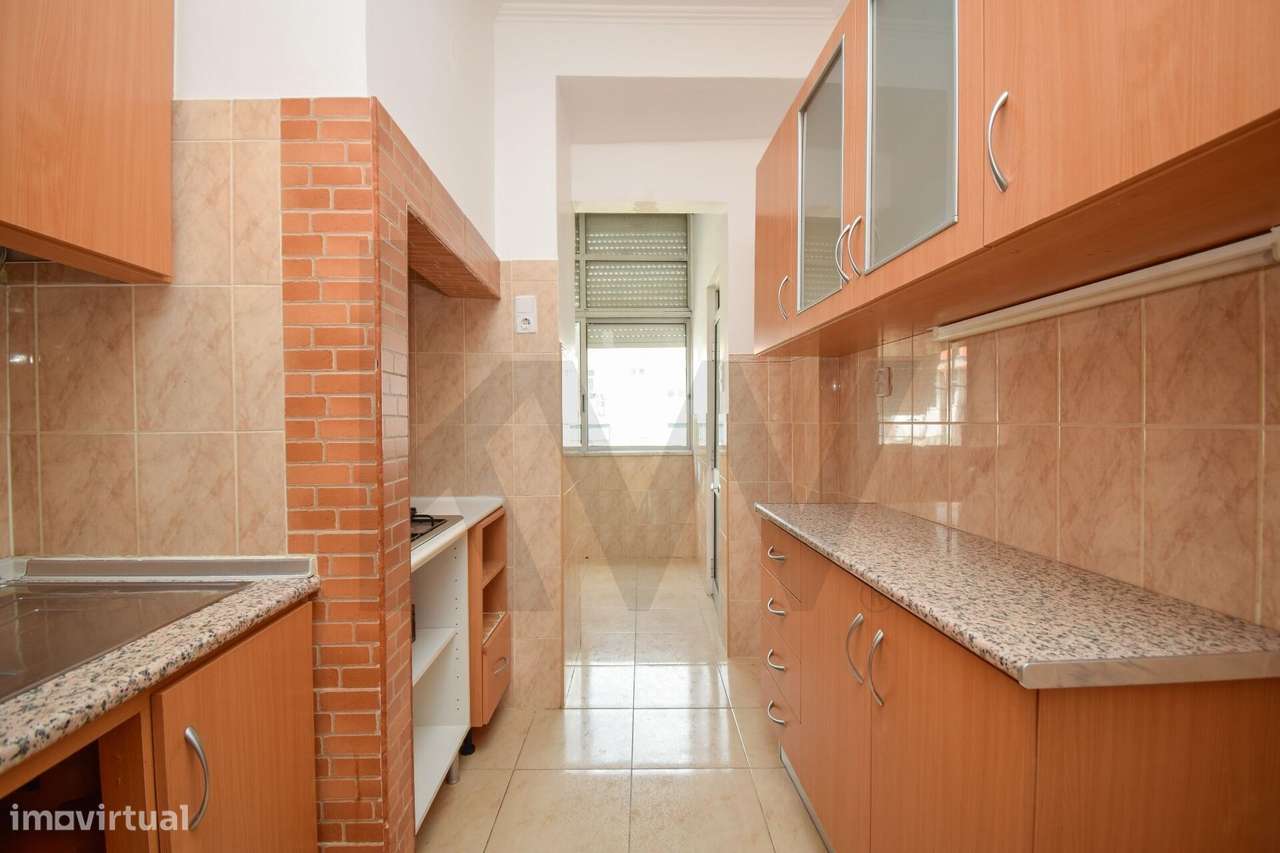 T2 em Campolide - Ideal para viver ou investir-3