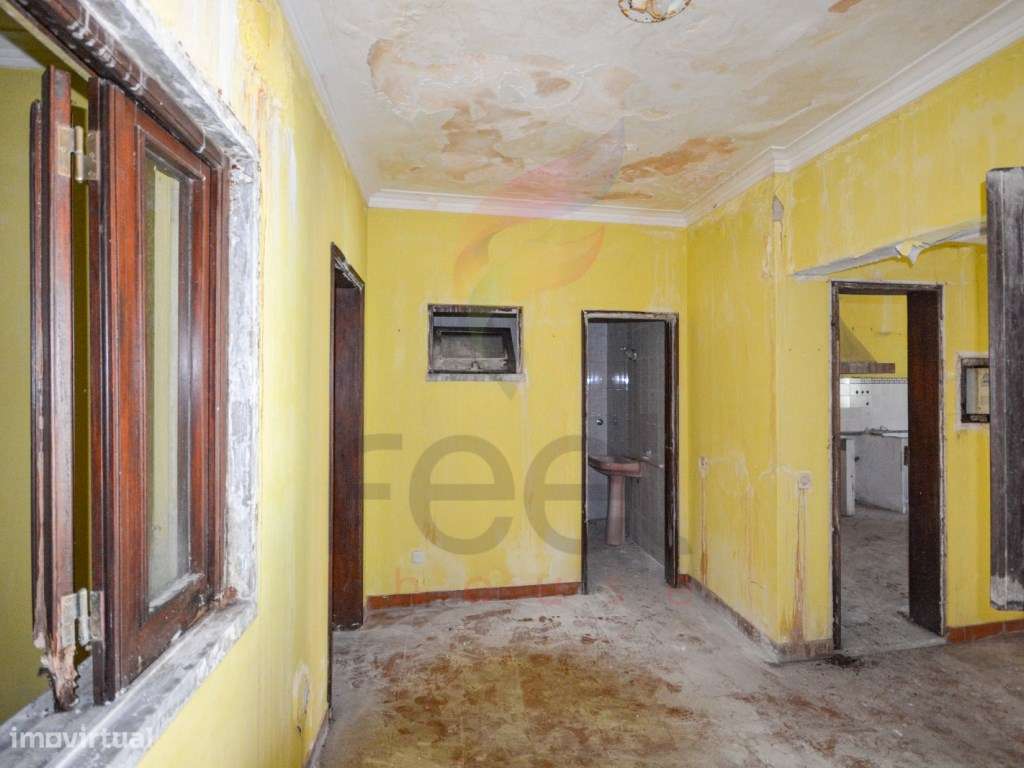 Moradias + Adega para Reabilitação em Almeirim - Grande imagem: 4/37