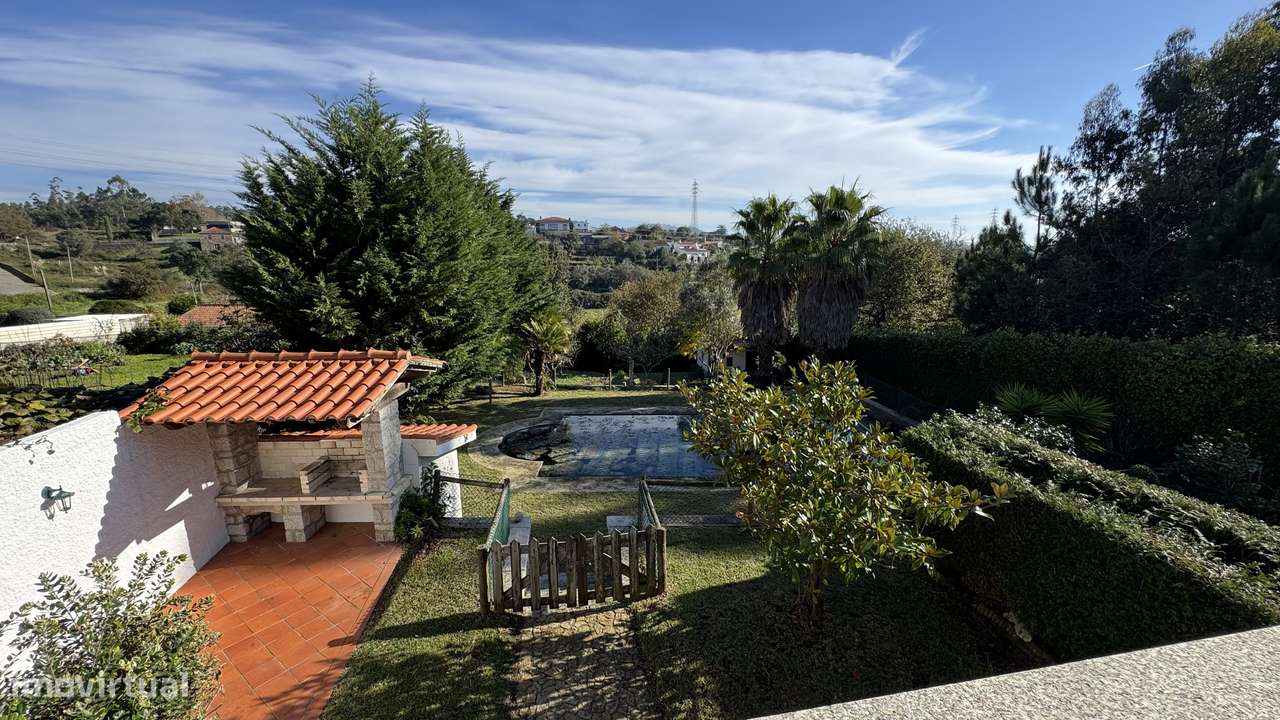 Moradia T4 com piscina à venda em Gemeses-6