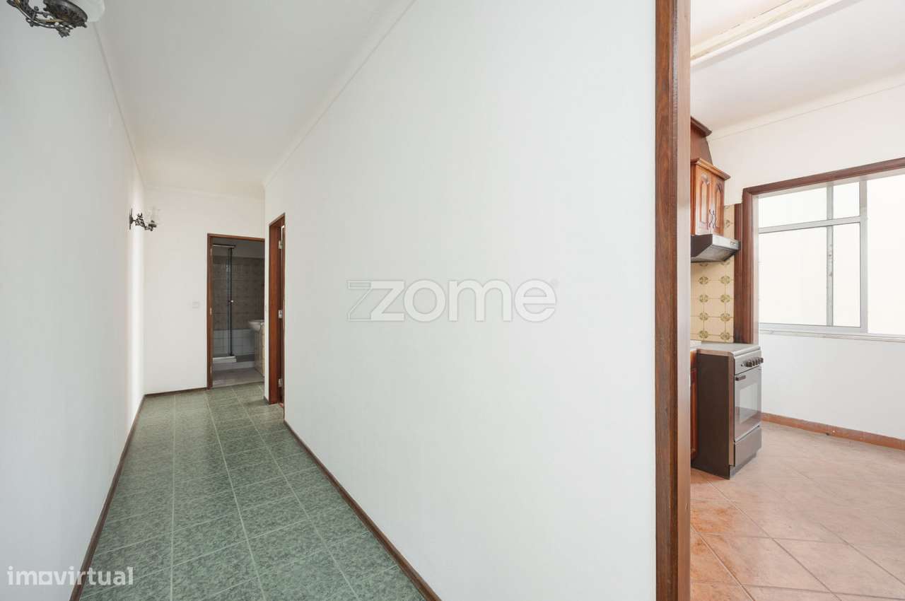 Apartamento T2 no Centro de Porto de Mós-24