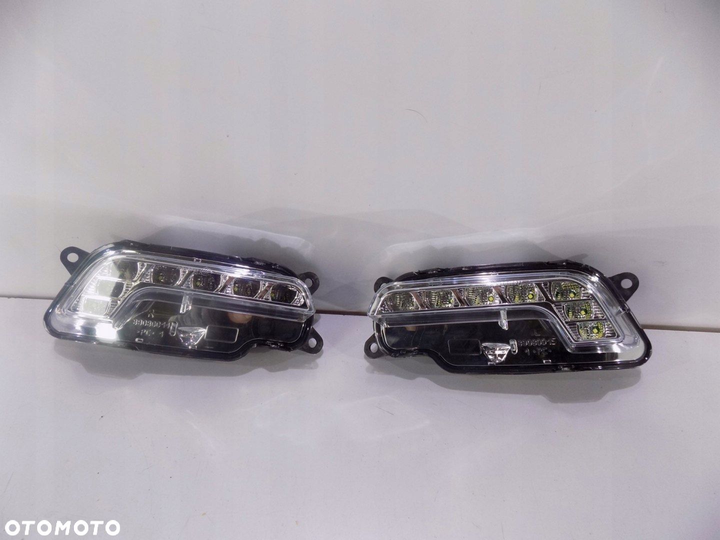 Mercedes E-Klasa W212 Lampa / Halogen LED R - 0744 - 1