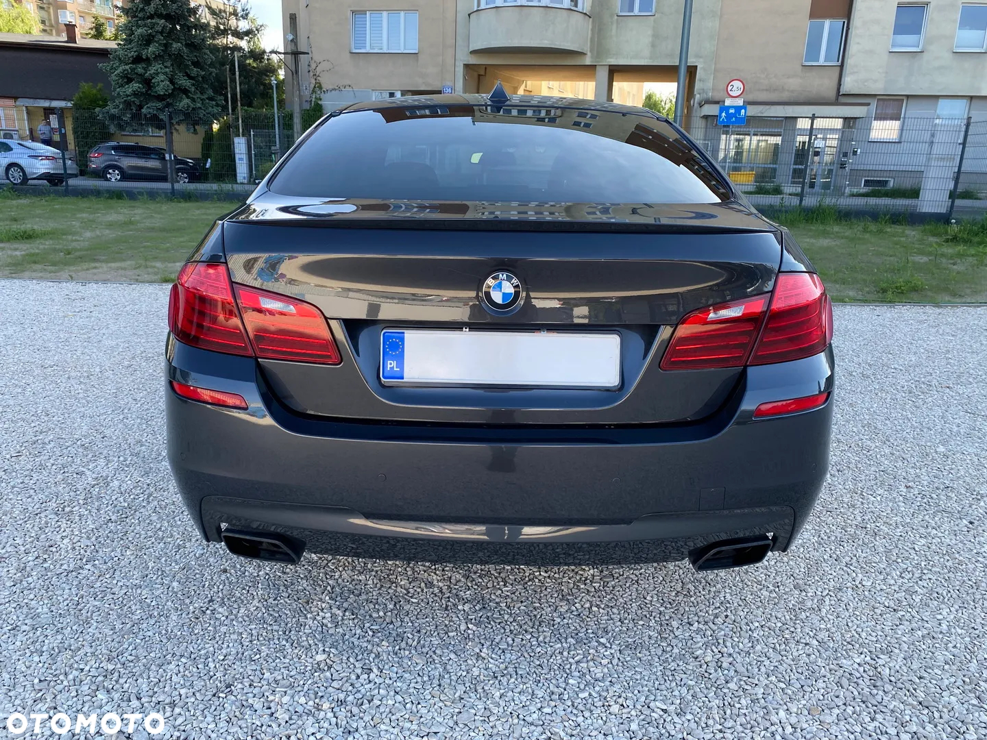 BMW Seria 5 550i xDrive - 4