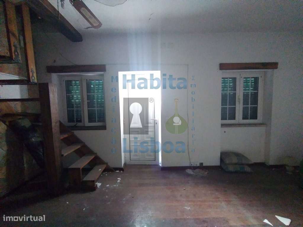 Moradia remodelada com terraço Junto à Baia do Seixal-27