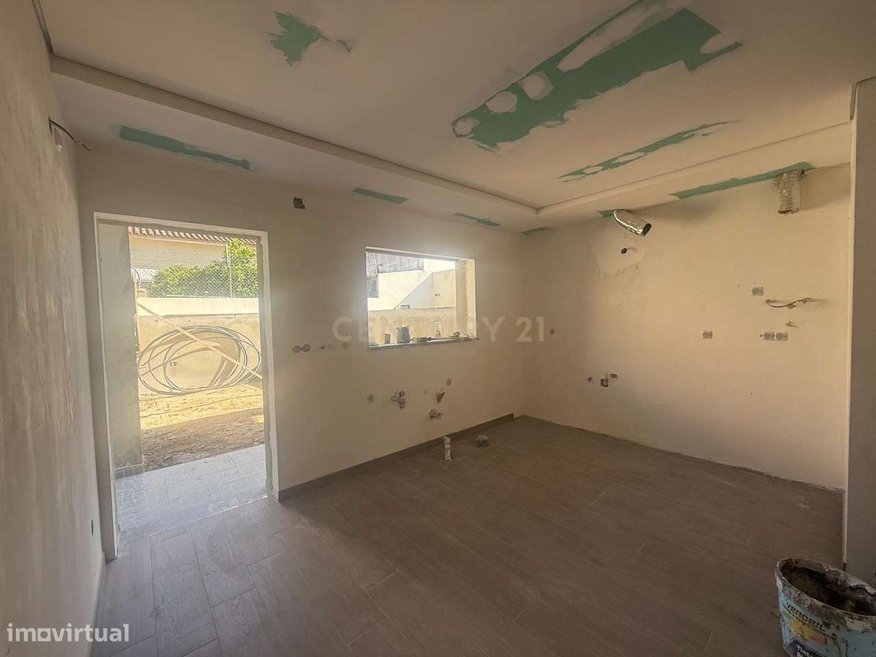 Quinta do Conde - moradia geminada nova de 4 assoalhadas  c/ garagem - Grande imagem: 4/17