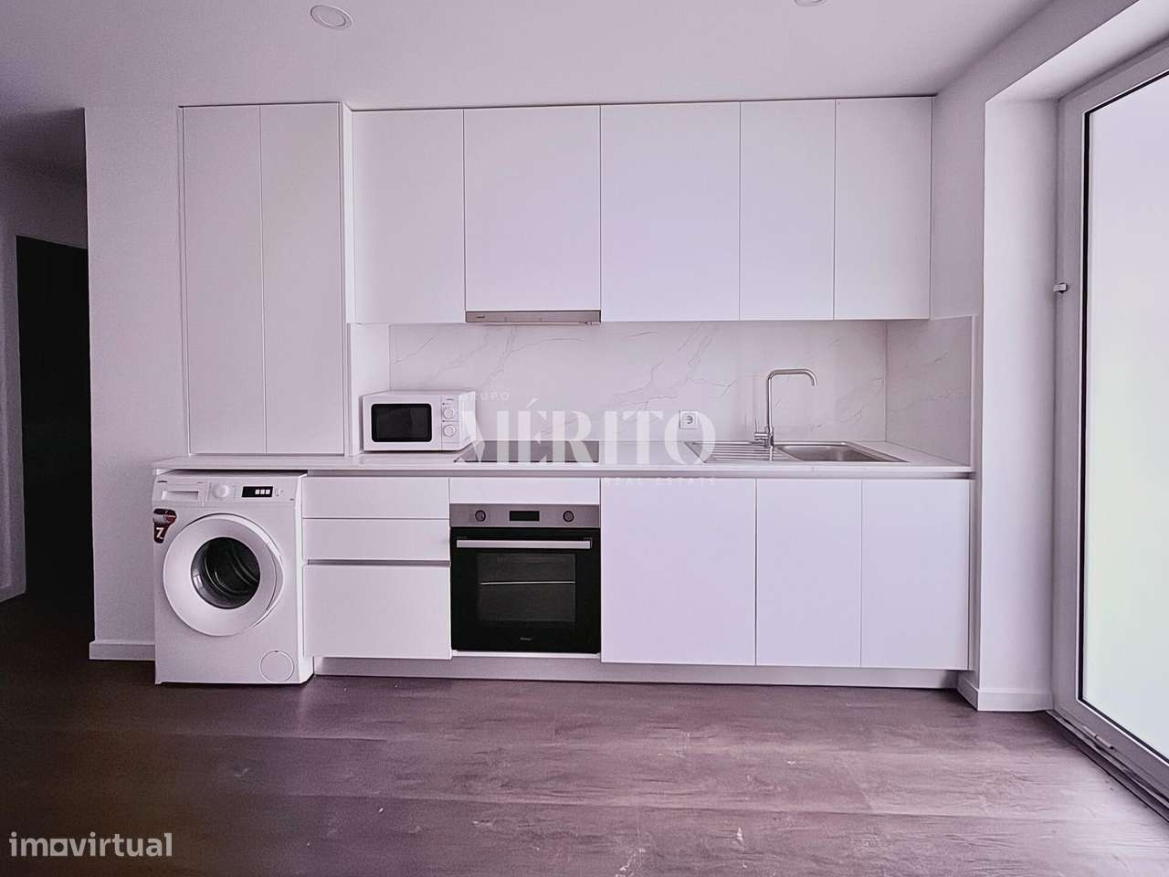 2 lojas convertidas em 4 apartamentos T0 - Grande imagem: 3/6