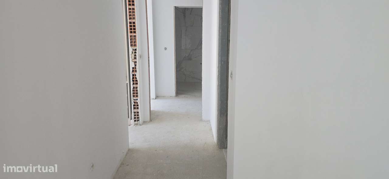 T2 duplex com parqueamento e arrecadação. - Grande imagem: 4/11