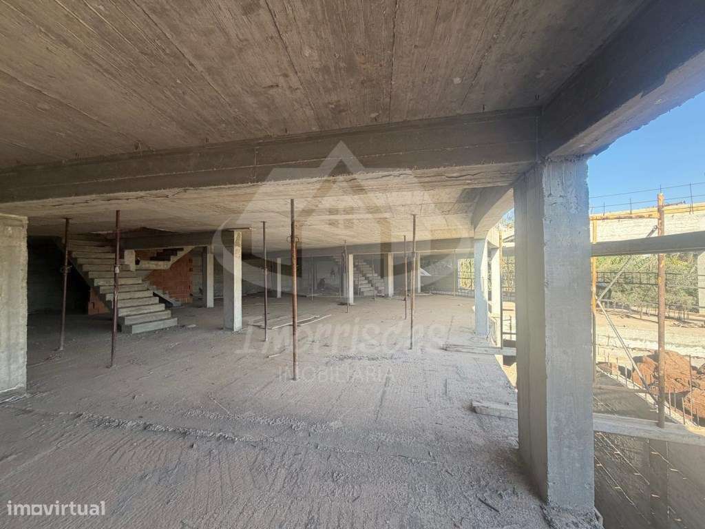 Moradia T3 em condomínio fechado com logradouro e piscina em Fanhõe...-27