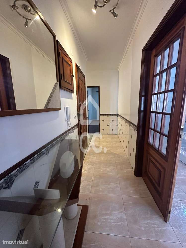 Apartamento T2 com Excelentes Áreas | Tapada das Mercês-7