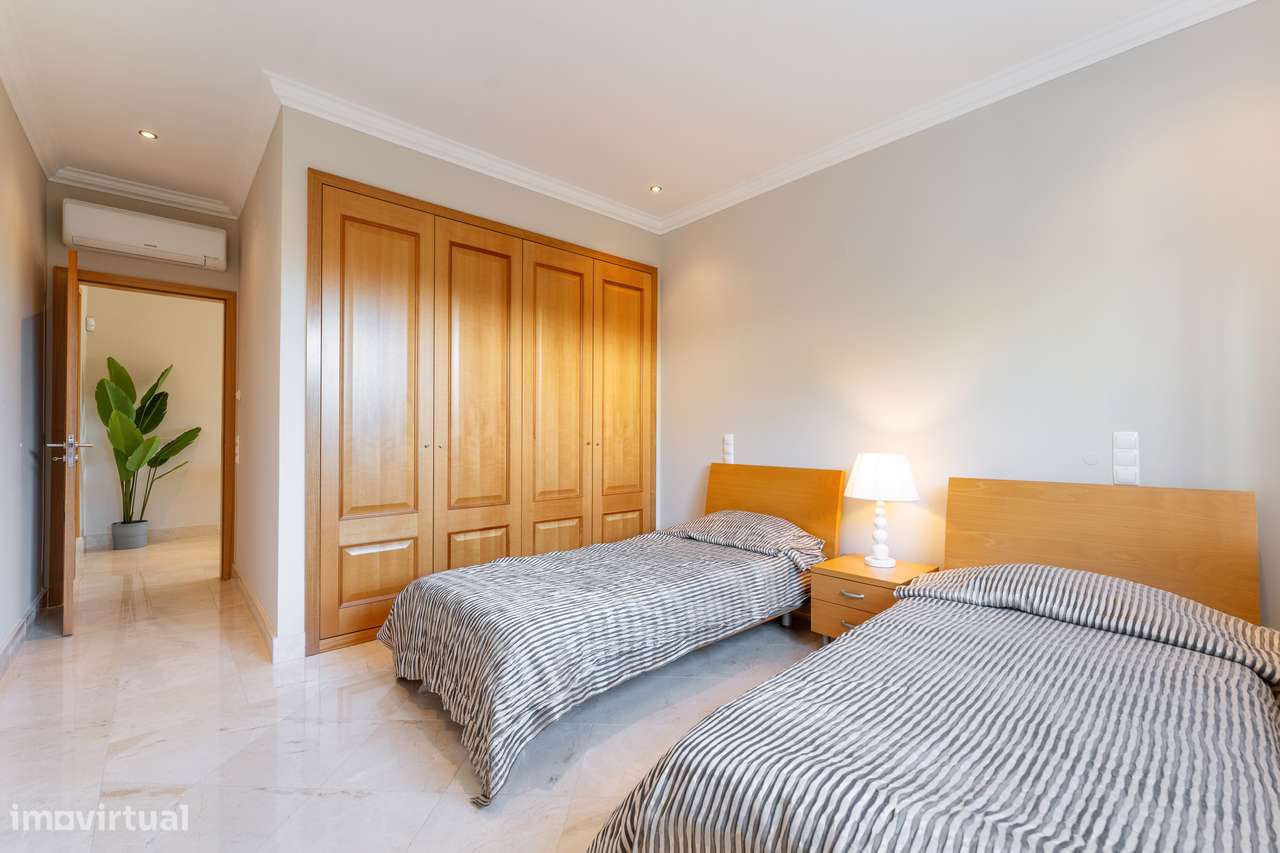 Luxuosa Moradia T6 - Vale do Lobo-12