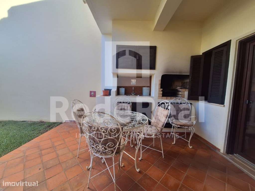 Moradia T3 + 1 com Piscina Privada e Boas Áreas no Coração de Albuf...-3