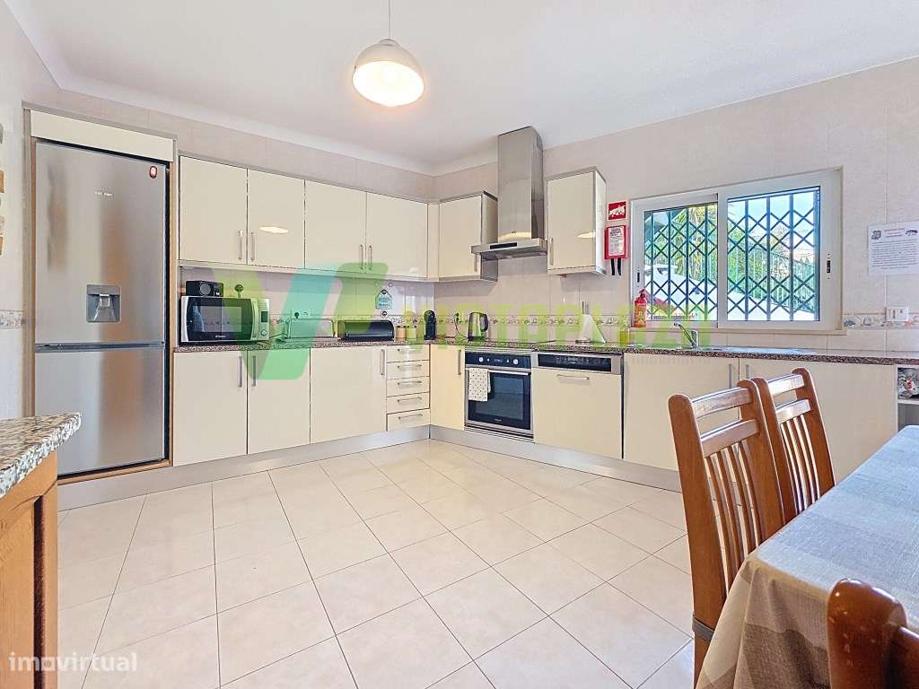 Moradia T3 com Vista Mar Perto de Carvoeiro com Jardim e Piscinas C... - Grande imagem: 5/34