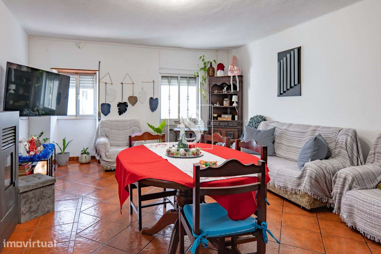 Moradia Renovada com Terraço e Vista Campo em Lamarosa-9