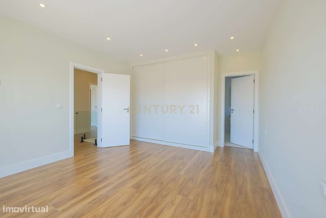 Moradia T5 com piscina, jardim, vista mar e Serra de Sintra | Murches,-17