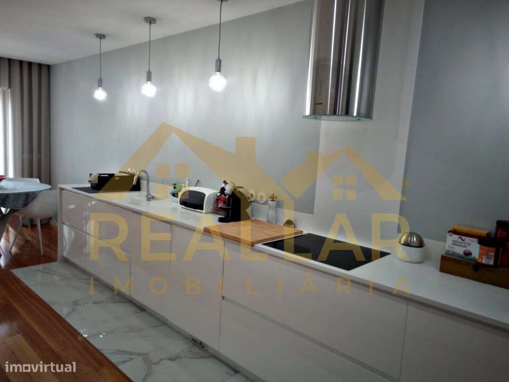 Magnifica Moradia V4 na Póvoa de Varzim - Grande imagem: 2/32