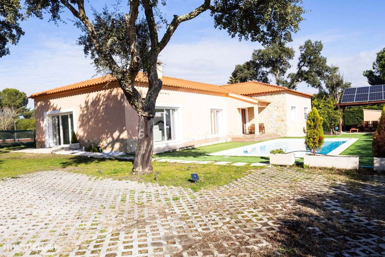 MORADIA T4 218M² EM TERRENO 1.044M² COM PISCINA EM CONDOMÍNIO GOLFE SA-59