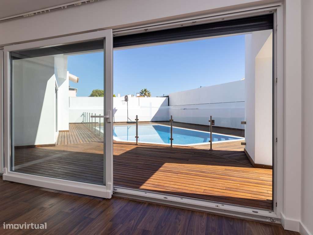 Moradia térrea com piscina salgada aquecida - Marisol-17