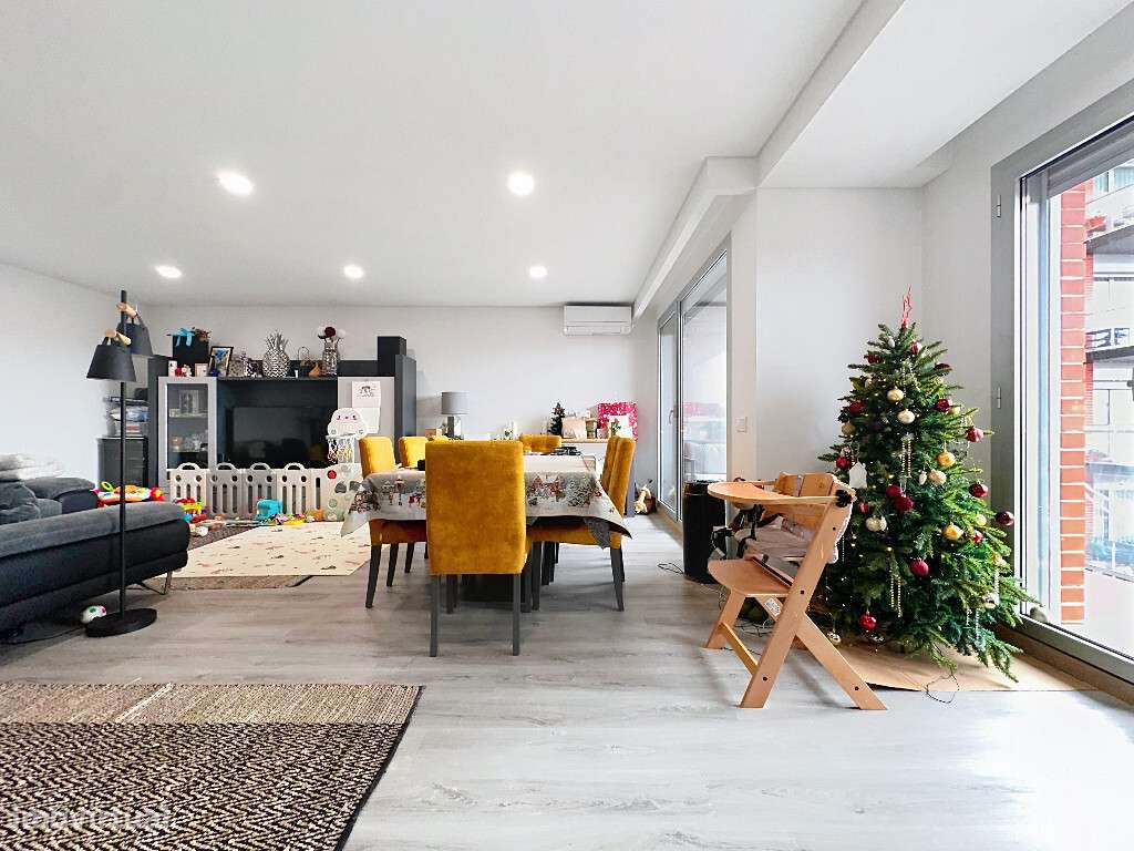 Apartamento T3 com garagem dupla, Quinta da Portela - Grande imagem: 2/13