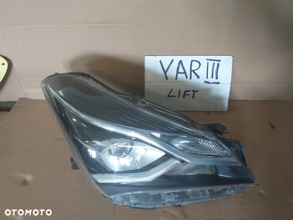 Toyota Yaris III LIFT lampa prawa lift soczewka - 2