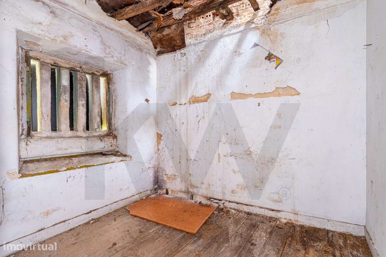 PRÉDIO EM RUÍNA c/ 3 APARTAMENTOS - 230 M2 - CANEÇAS - Odivelas-12