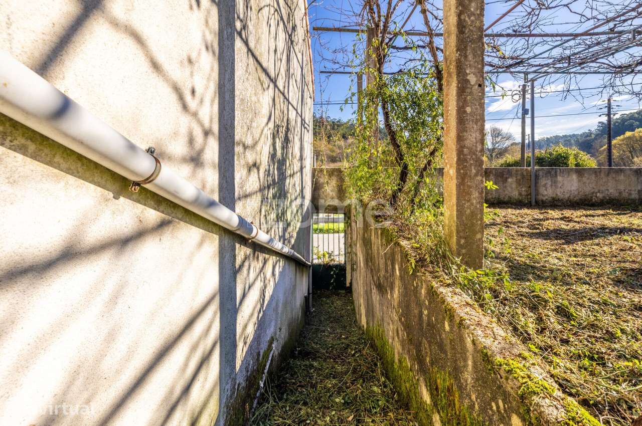 Moradia T1 para recuperar | Albergaria dos Doze-13