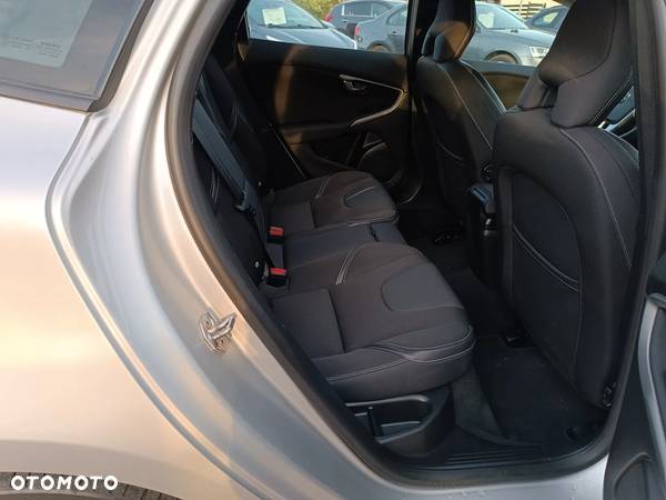 Volvo V40 CC D3 Momentum - 32