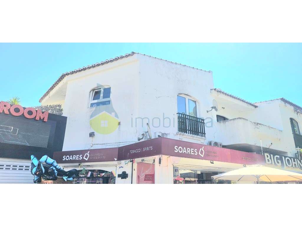 Excelente apartamento localizado, num 1º andar, na famosa Avenida D...-3