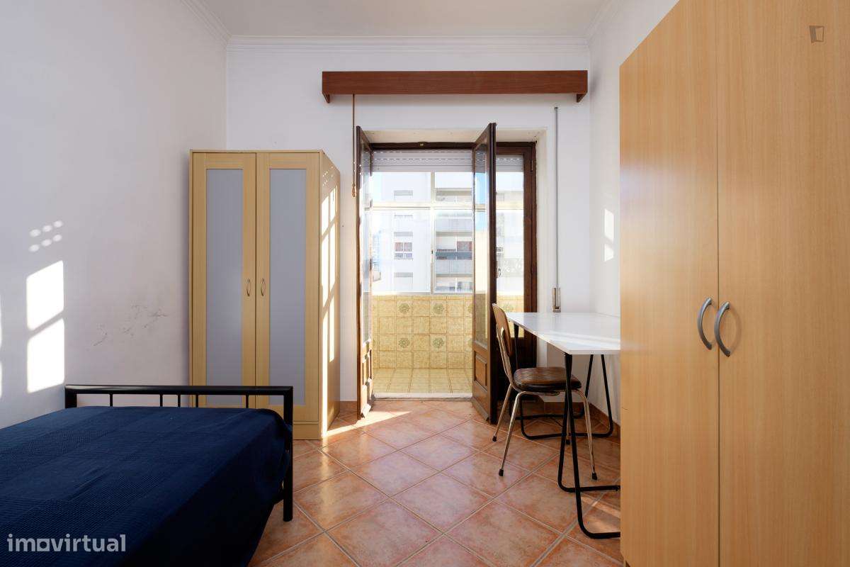 Quarto - localizado em Arregaça Coimbra - Grande imagem: 5/10