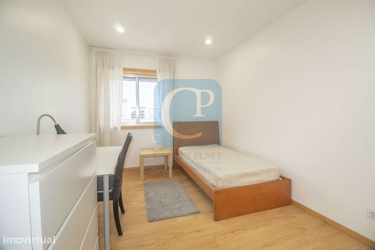 Apartamento T3 renovado com terraço, ao ISCAP e 900mts H.S.João-9