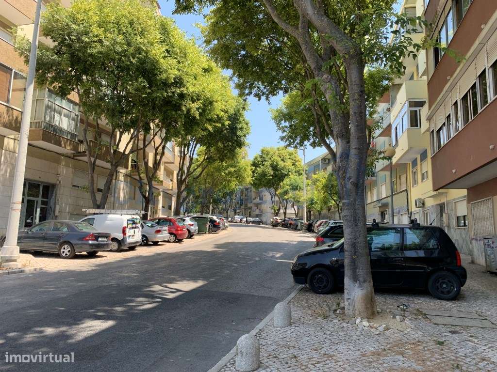 Prédio para rendimento na Cova da Piedade, Almada-13