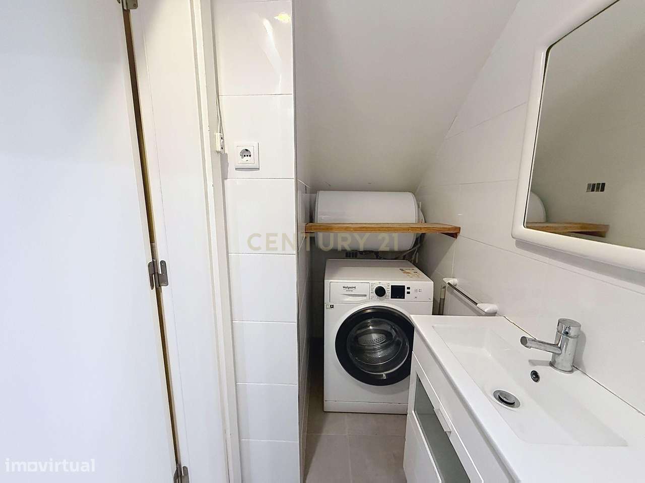 Apartamento T1 no Centro Histórico da Nazaré, a 150 Metros da Praia-18
