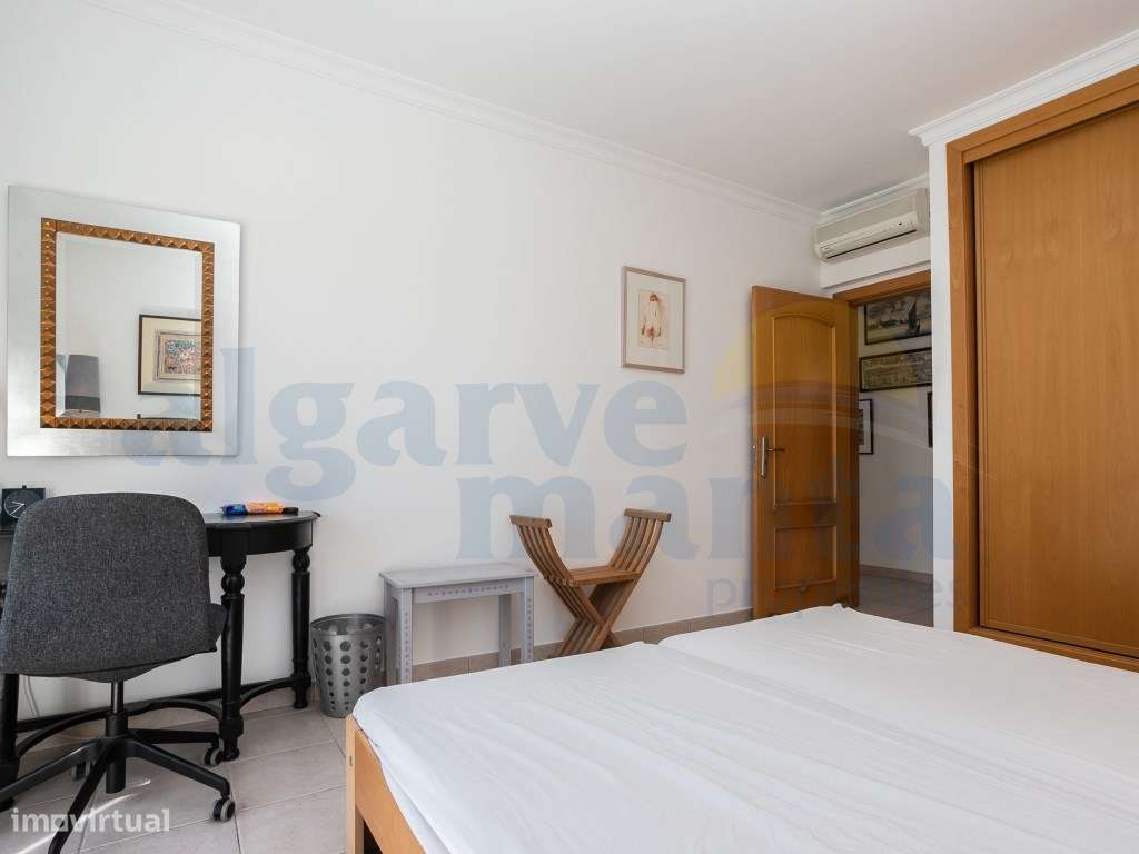 Moradia T5 com Jardim e Piscina + Lote Urbano para construção - Cas...-24