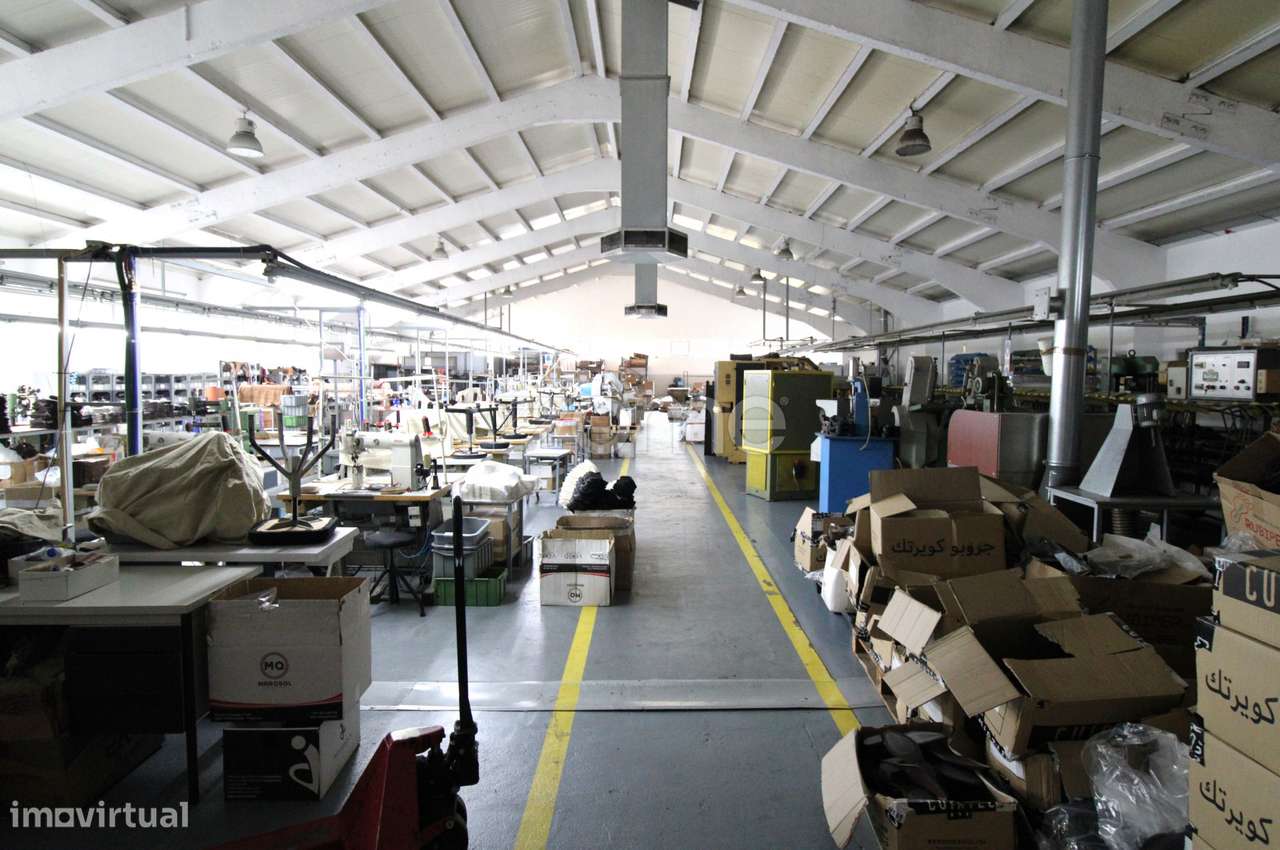 PAVILHÃO c/ 2000m2 FELGUEIRAS-16