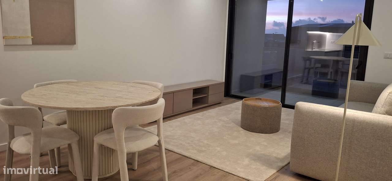 Apartamento T1+1 c/ varanda, garagem, piscina, jardim, cond. fechado - Grande imagem: 3/24