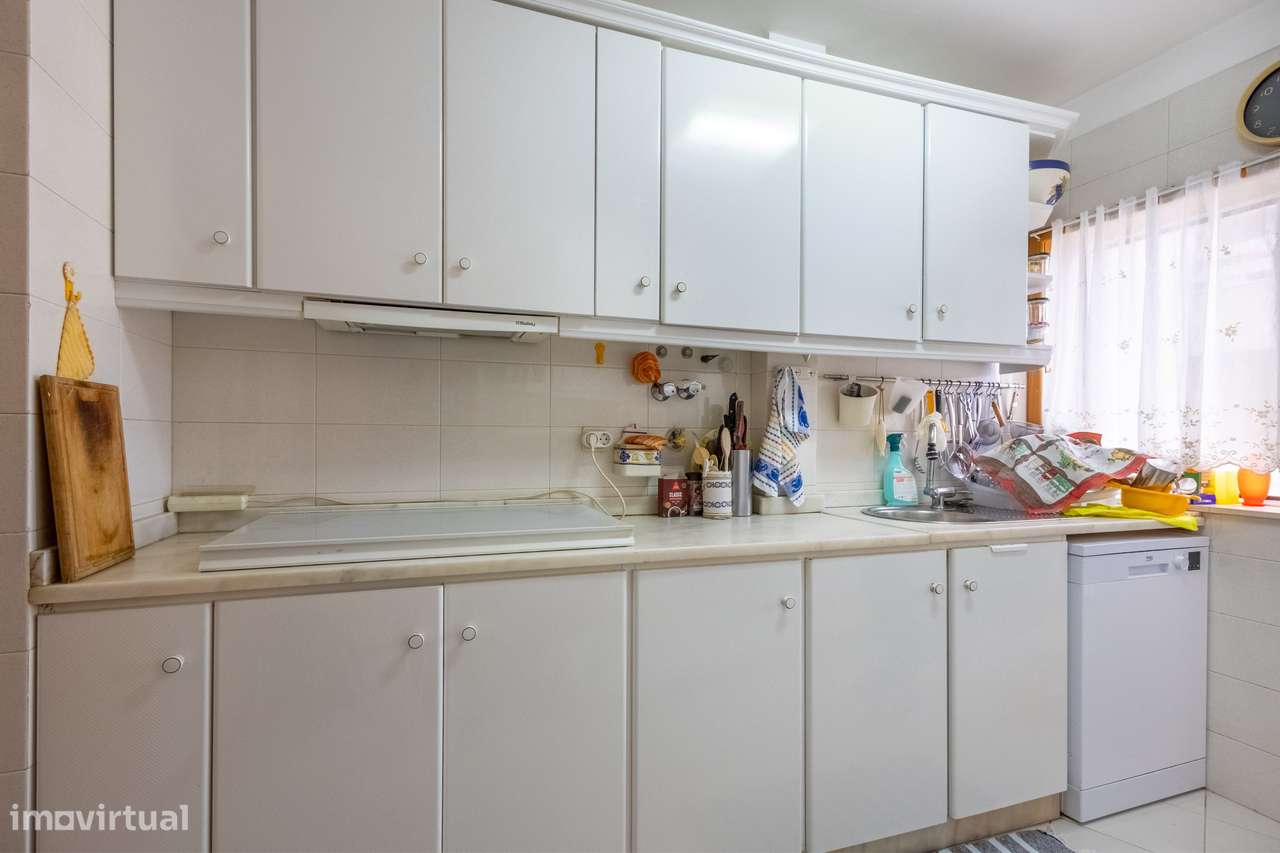 Apartamento T3, prédio com elevador e garagem!-11