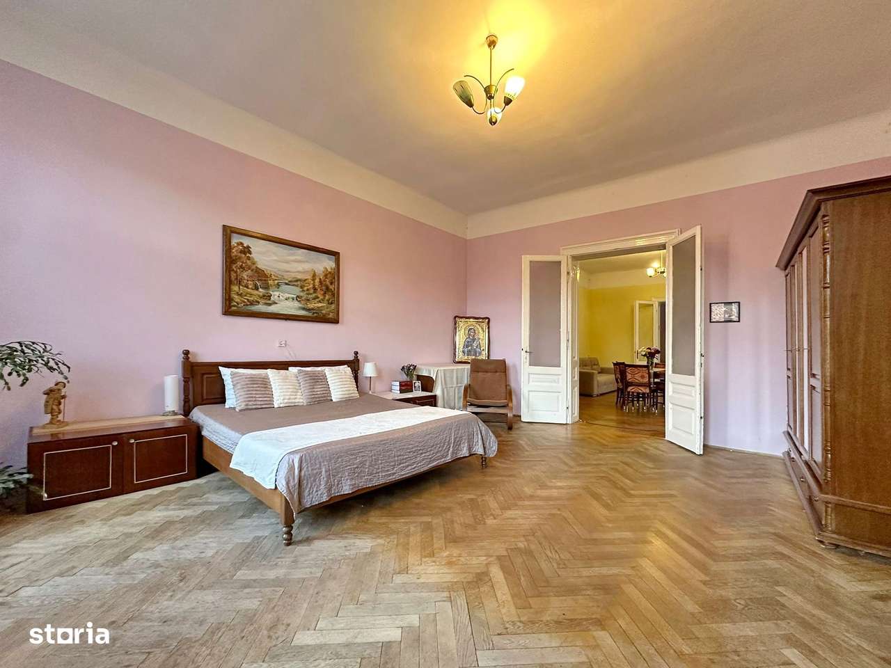 Apartament cu 3 dormitoare și curte, la 3 minute de Piața Sfatului - Imagine principală: 4/20