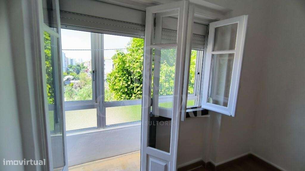 Apartamento T4 nas Mercês-27