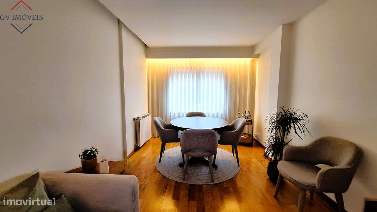 Excelente T1+1  Rua John Whitehead-7