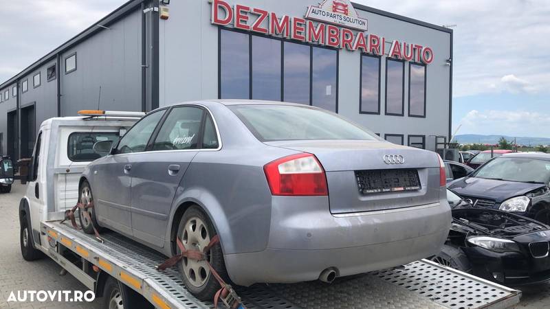 Dezmembram Audi A4 1.6 benzina an fabr 2004 - 2