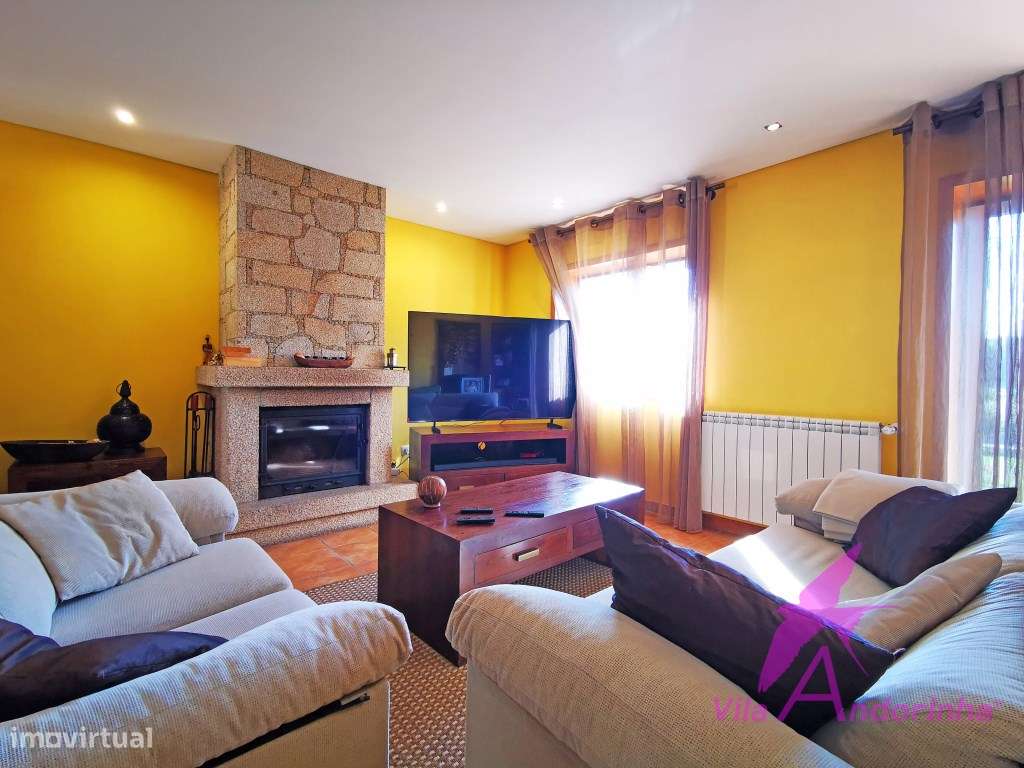 Moradia T4 Independente a 5 minutos da praia e do centro-7