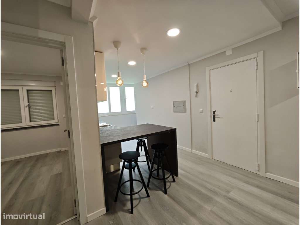 Oportunidade em Benfica! Apartamento T2 Remodelado pronto a habitar...-12