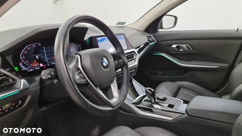 BMW Seria 3 318i Sport Line - 9